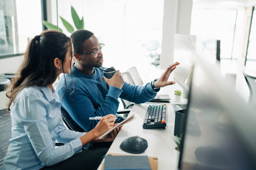 People at a computer discussing computer science topics